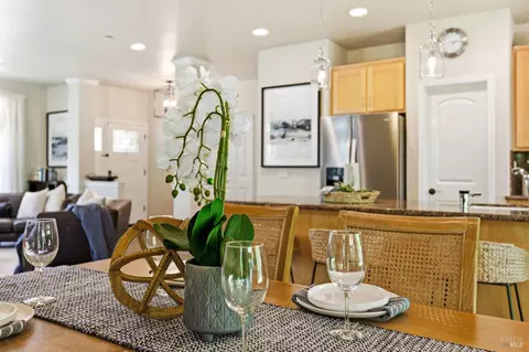 Dining - 10041 Starr Rd, Windsor, CA 95492 photo 4 of 4