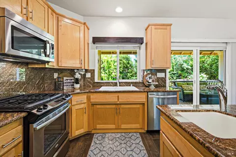 Kitchen - 10041 Starr Rd, Windsor, CA 95492 photo 4 of 4