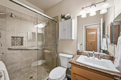 Bath - 10041 Starr Rd, Windsor, CA 95492 photo 4 of 5