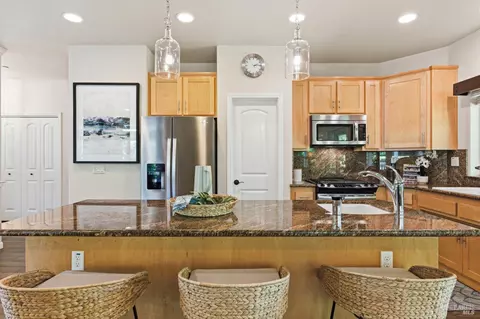 Kitchen - 10041 Starr Rd, Windsor, CA 95492 photo 3 of 4
