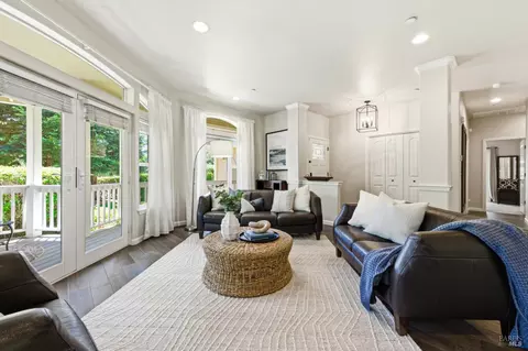 Living - 10041 Starr Rd, Windsor, CA 95492 photo 2 of 2