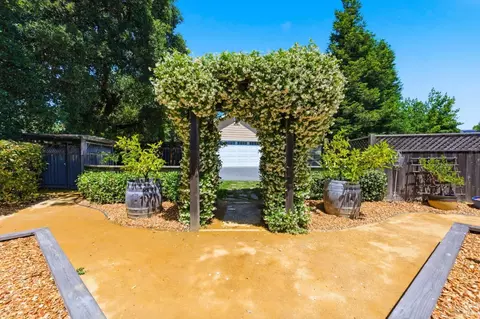 Exterior - 10041 Starr Rd, Windsor, CA 95492 photo 13 of 26