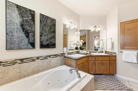 Bath - 10041 Starr Rd, Windsor, CA 95492 photo 3 of 5