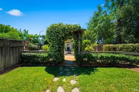 Exterior - 10041 Starr Rd, Windsor, CA 95492 photo 6 of 26