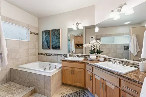 Bath - 10041 Starr Rd, Windsor, CA 95492 photo 1 of 5