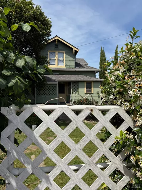 Exterior - 925 Virginia St, Vallejo, CA 94590 photo 3 of 8