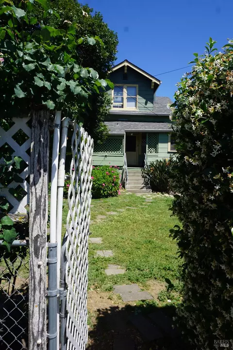 Exterior - 925 Virginia St, Vallejo, CA 94590 photo 7 of 8