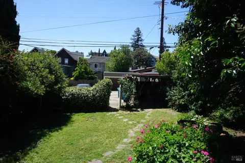 Exterior - 925 Virginia St, Vallejo, CA 94590 photo 4 of 8
