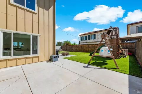Exterior - 1065 Wesleyan Ct, Dixon, CA 95620 photo 6 of 7