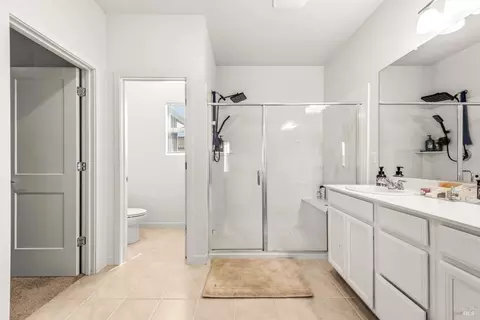 Bath - 1065 Wesleyan Ct, Dixon, CA 95620 photo 3 of 3