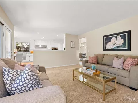 Living - 117 Nottingham Way, Windsor, CA 95492 photo 7 of 7