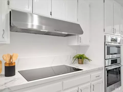 Kitchen - 117 Nottingham Way, Windsor, CA 95492 photo 5 of 6