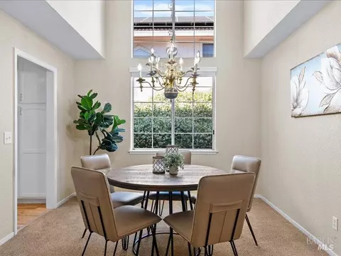 Dining - 117 Nottingham Way, Windsor, CA 95492 photo 3 of 5