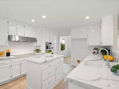 Kitchen - 117 Nottingham Way, Windsor, CA 95492 photo 1 of 6