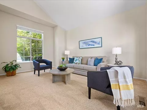 Living - 117 Nottingham Way, Windsor, CA 95492 photo 3 of 7