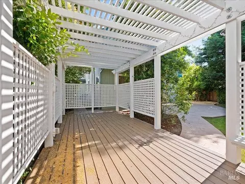 Exterior - 117 Nottingham Way, Windsor, CA 95492 photo 3 of 5