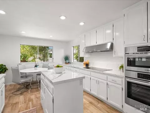 Kitchen - 117 Nottingham Way, Windsor, CA 95492 photo 4 of 6