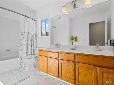 Bath - 117 Nottingham Way, Windsor, CA 95492 photo 4 of 5