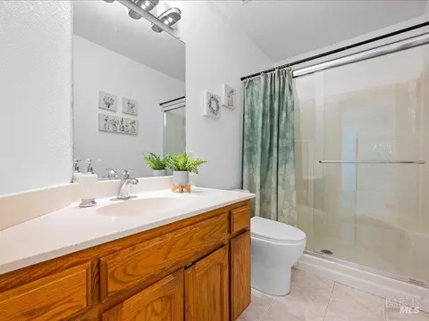 Bath - 117 Nottingham Way, Windsor, CA 95492 photo 5 of 5