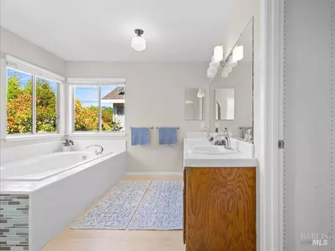 Bath - 117 Nottingham Way, Windsor, CA 95492 photo 1 of 5