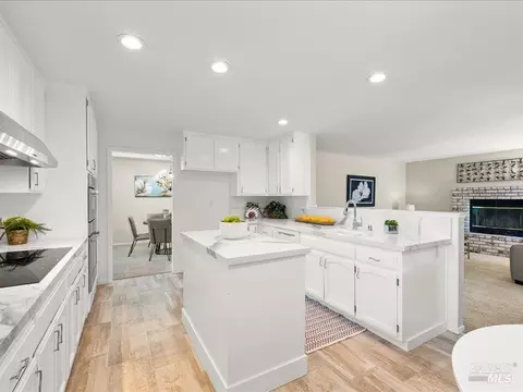 Kitchen - 117 Nottingham Way, Windsor, CA 95492 photo 2 of 6