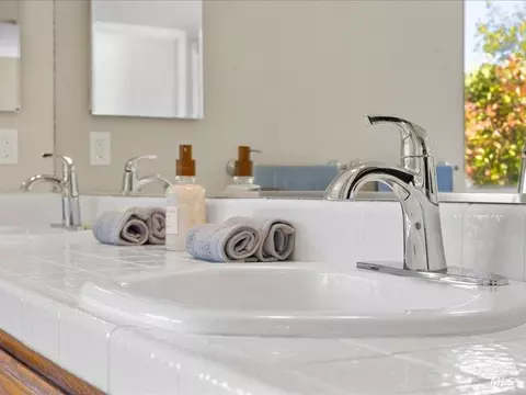 Bath - 117 Nottingham Way, Windsor, CA 95492 photo 3 of 5