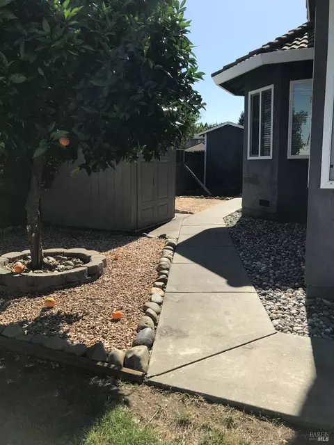Exterior - 143 Fallen Leaf Dr, Vacaville, CA 95687 photo 7 of 7