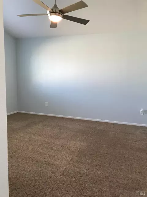 Bedroom - 143 Fallen Leaf Dr, Vacaville, CA 95687 photo 2 of 3