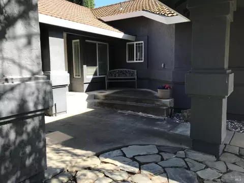 Exterior - 143 Fallen Leaf Dr, Vacaville, CA 95687 photo 2 of 7