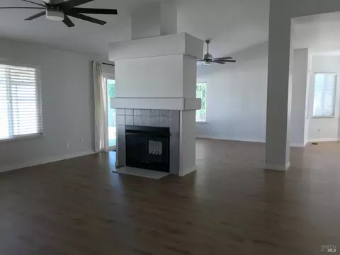 Living - 143 Fallen Leaf Dr, Vacaville, CA 95687 photo 4 of 4