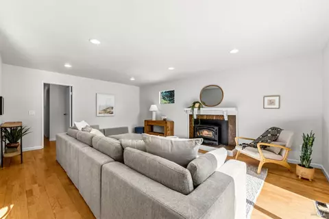 Living - 237 Rushmore Ave, Petaluma, CA 94954 photo 3 of 4