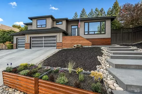 1515 San Ramon Way, Santa Rosa, CA 95409