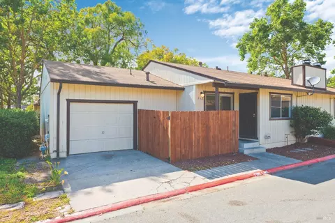 754 Agnew Pl, Santa Rosa, CA 95401