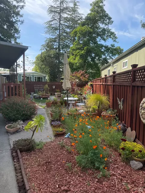 29 Hemlock Ct, Rohnert Park, CA 94928