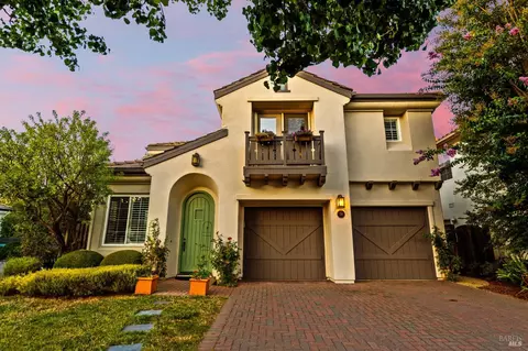 34 Mildenhall St, Novato, CA 94949