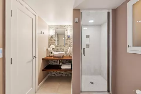 Bath - 67 Crescent Ave, Sausalito, CA 94965 photo 5 of 6