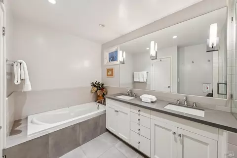 Bath - 67 Crescent Ave, Sausalito, CA 94965 photo 4 of 6