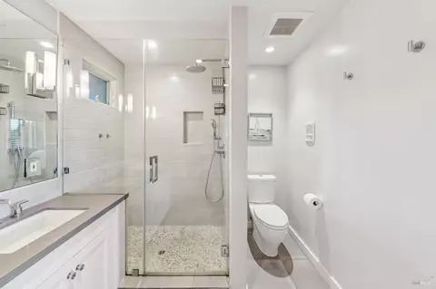 Bath - 67 Crescent Ave, Sausalito, CA 94965 photo 3 of 6