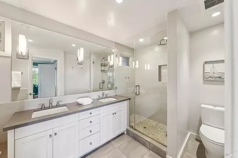 Bath - 67 Crescent Ave, Sausalito, CA 94965 photo 2 of 6