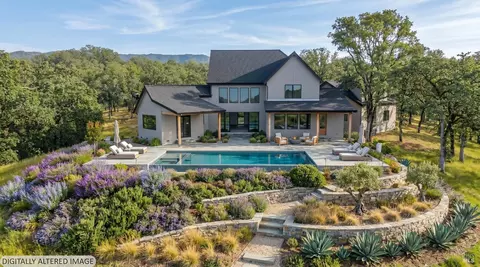 3215 Deerwood Dr, Ukiah, CA 95482