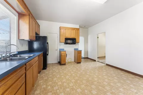 Kitchen - 1624 Alhambra Ave, Martinez, CA 94553 photo 3 of 3
