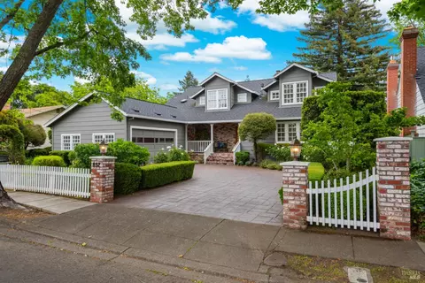 852 2nd St E, Sonoma, CA 95476