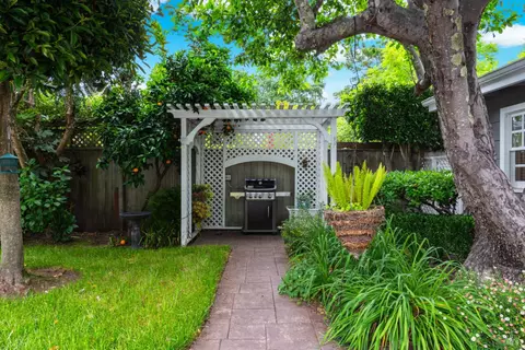 Exterior - 852 2nd St E, Sonoma, CA 95476 photo 22 of 31