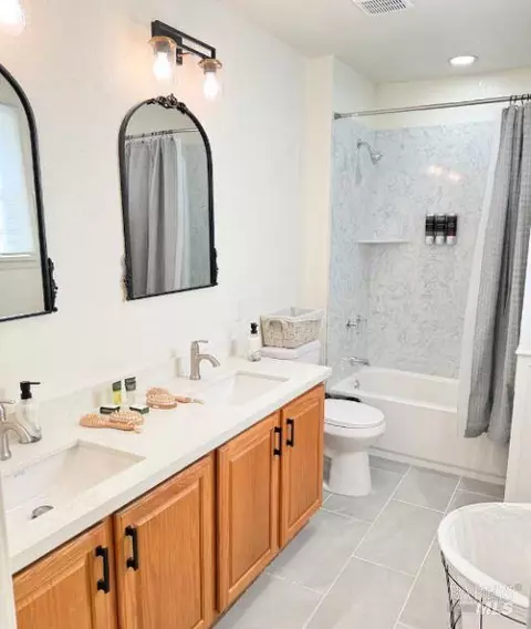 Bath - 945 Ohio St, Fairfield, CA 94533 photo 1 of 9