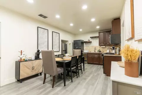 Dining - 945 Ohio St, Fairfield, CA 94533 photo 2 of 4