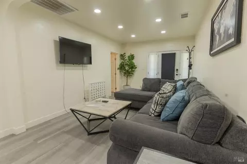 Living - 945 Ohio St, Fairfield, CA 94533 photo 5 of 5