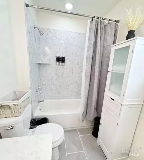 Bath - 945 Ohio St, Fairfield, CA 94533 photo 2 of 9