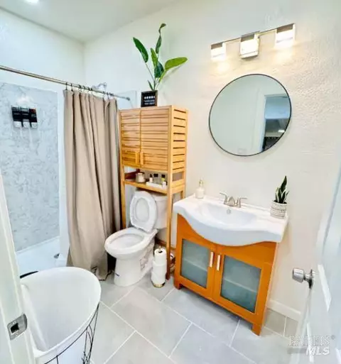 Bath - 945 Ohio St, Fairfield, CA 94533 photo 4 of 9