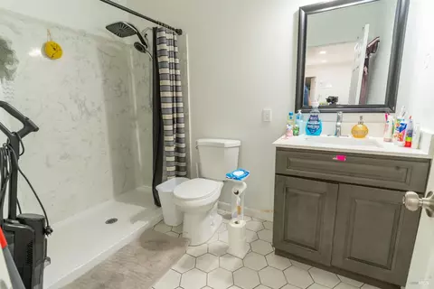 Bath - 945 Ohio St, Fairfield, CA 94533 photo 9 of 9