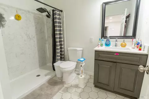 Bath - 945 Ohio St, Fairfield, CA 94533 photo 5 of 9